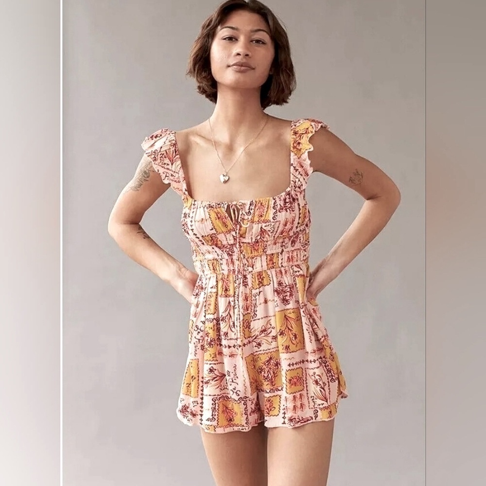 URBAN OUTFITTERS SIZE M FLORAL PINK GREEN ROMPER SHORT JUMPSUIT SUMMER‎ VACATION